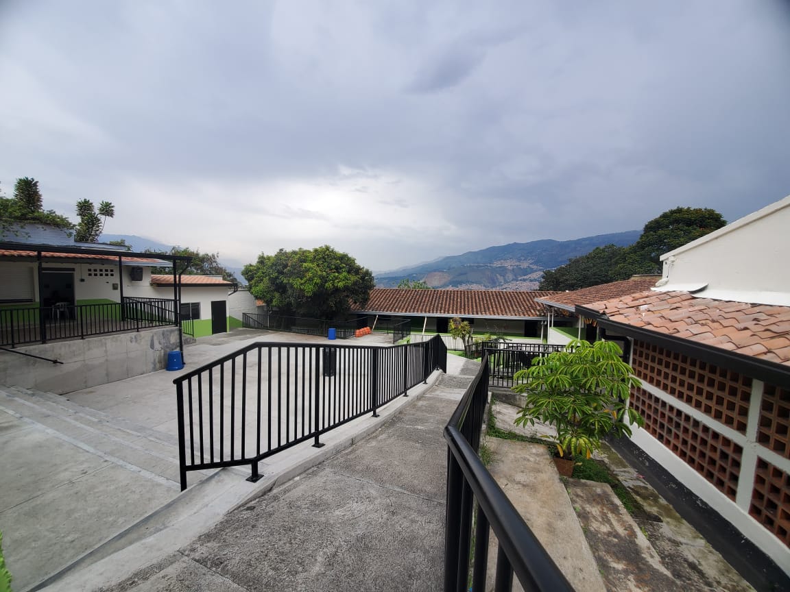 INFRAESTRUCTURA SECCIÓN ESCUELA LEÓN DE GREIFF