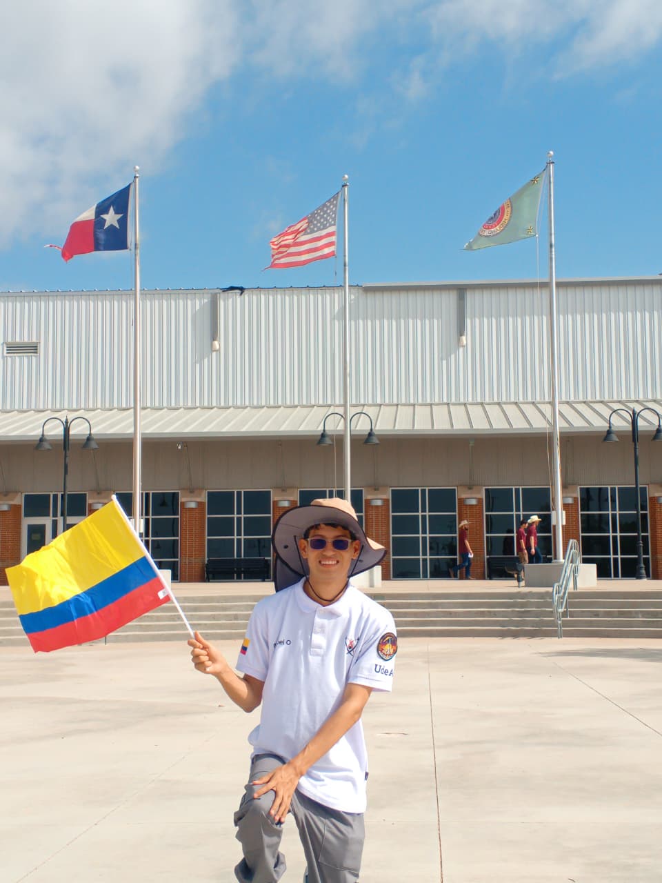 Miguelangel egresado de nuestra institución