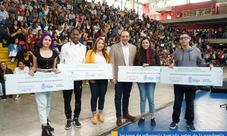 Itagüí continúa fortaleciendo su programa de becas estudiantiles