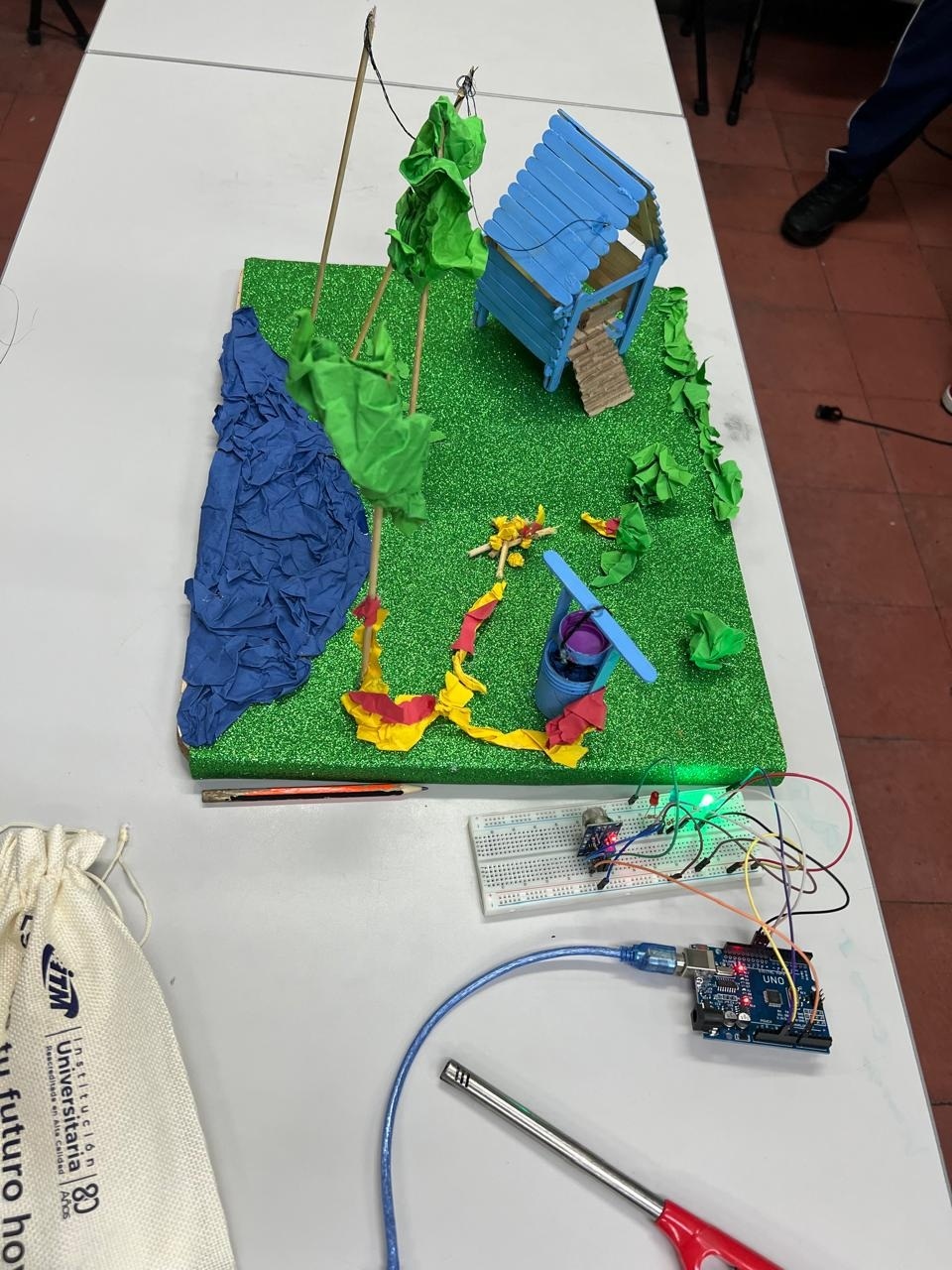 Feria de la ciencia y la innovación I.E. Juan de Dios Cock, 31 de octubre de 2025, donde la invención y la creatividad hacen parte del aprendizaje investigativo institucional.