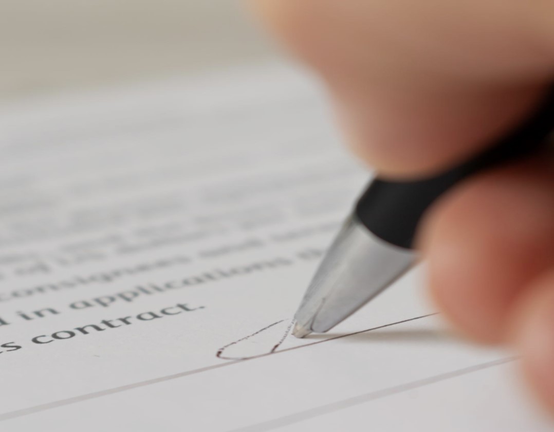 Evaluación de requisitos de la convocatoria 010 de 2025 para proveer mediante encargo el cargo de directivo docente coordinador.