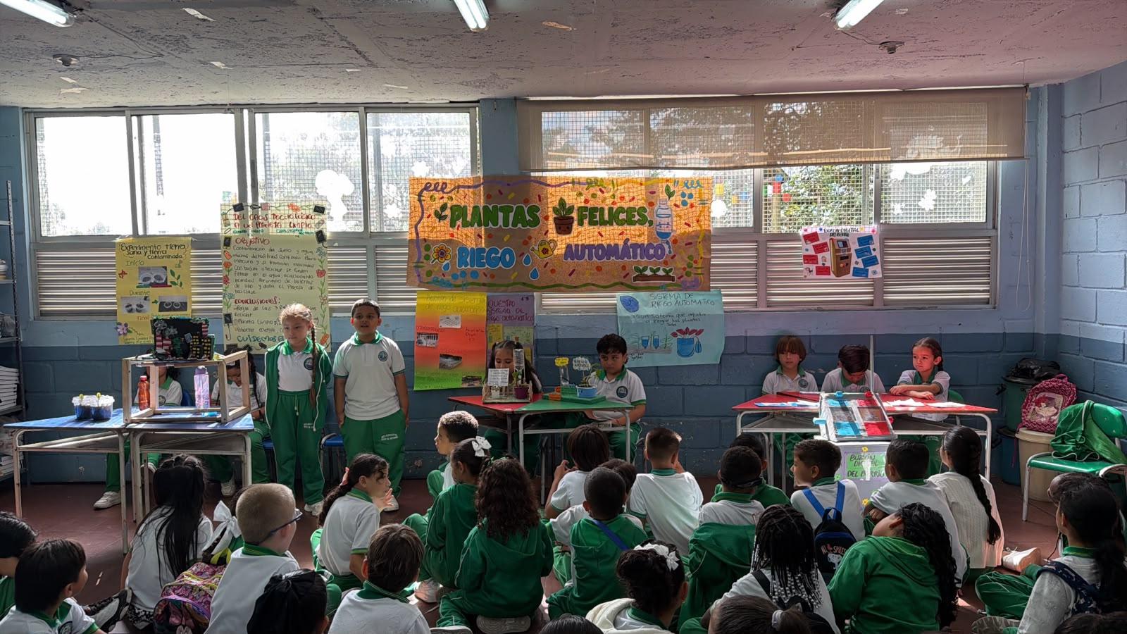 El viernes 24 de julio, la Institución Educativa Doce de Octubre abrió sus puertas al conocimiento con la realización de la Feria de la Ciencia, la Sostenibilidad y la Cultura, un evento que reunió a estudiantes, docentes y comunidad educativa.