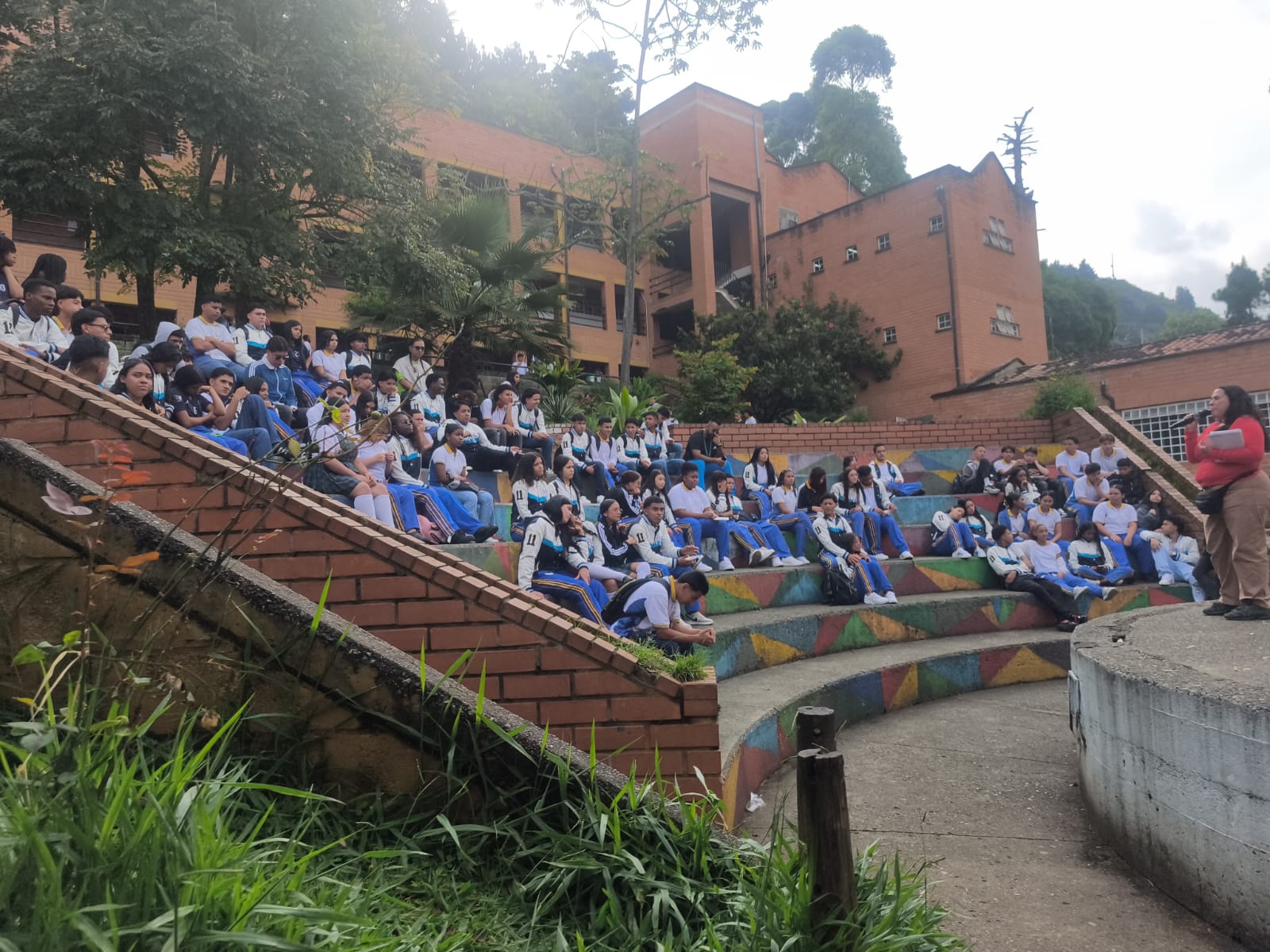 Compromiso con la prueba de periodo, la cuál será escrita para el grado once.
