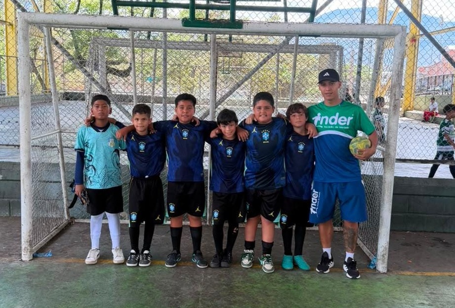 Equipo INDER colegiados de primaria